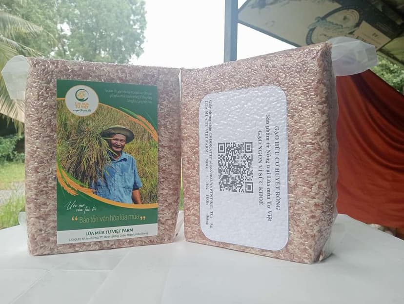 Traditional deep-water red whole grain rice from Vietnam