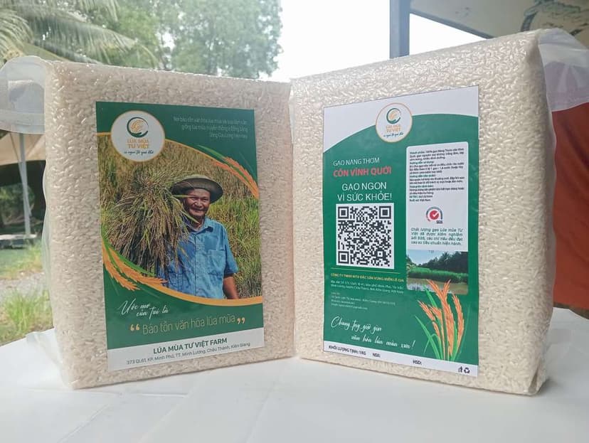 Premium traditional aromatic white rice