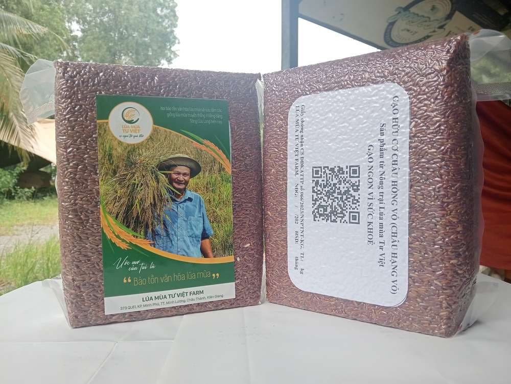 Red-purple bran deep-water heritage rice from Mekong Delta